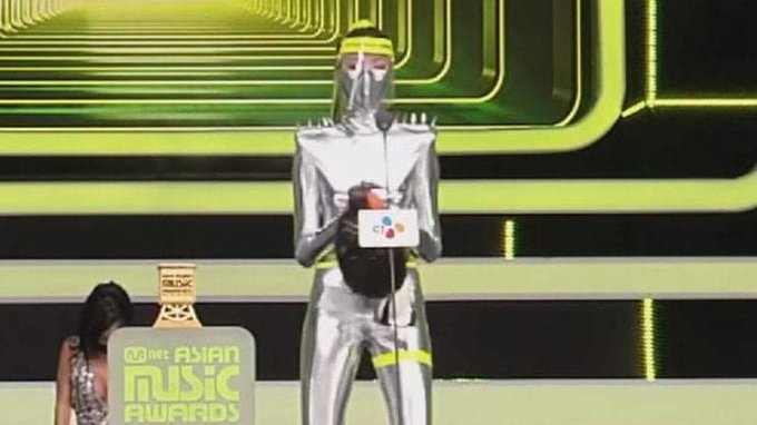 koostrous's tweet image. pov: it’s mama 2020 and you are waiting for bts’ performance