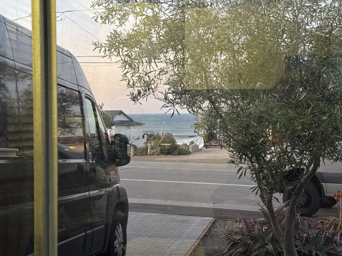 AShellcros48947's tweet photo. It’s windy at my house but the view is still great. https://t.co/Nn9ilmLW6t