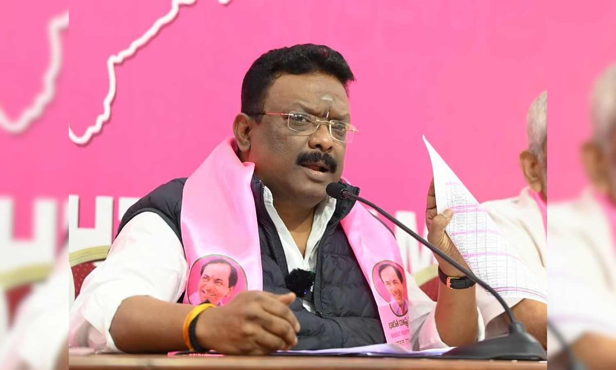 newsagehyd's tweet image. BRS MLC Dr. Sravan Dasoju demands action against police harassment of party workers in Jubilee Hills, citing Model Code of Conduct violations.

#BRSWorkersHarassment #TelanganaPolitics #ElectionCode
newsage.in/brs-workers-ha…