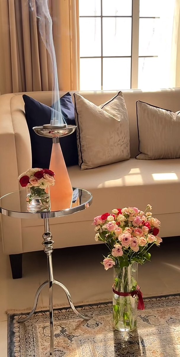 .
.
.

اذا أردت ان تكون مختلفاً عن غيرك في هذه الحياة ، كن على طبيعتك ..🌺🤍

#مساء_الخير