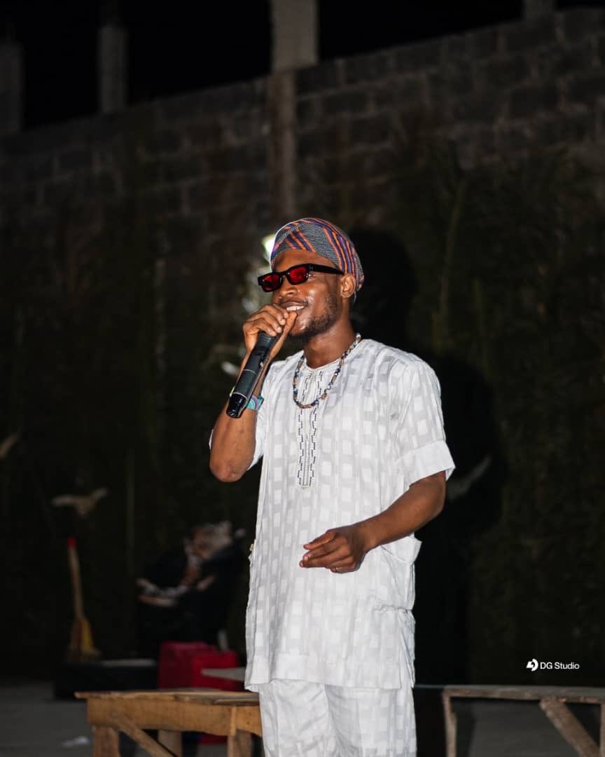 atomisayo's tweet image. Finally got to understand this ‘X’ thing and now, I think it’s time for a proper introduction.

Hi Everyone, My name is Ayoola Daniel Ogunjobi.
 
I am a playwright, director and actor with a very strong passion for art and—oops , almost forgot, there’s a small musician in me too.