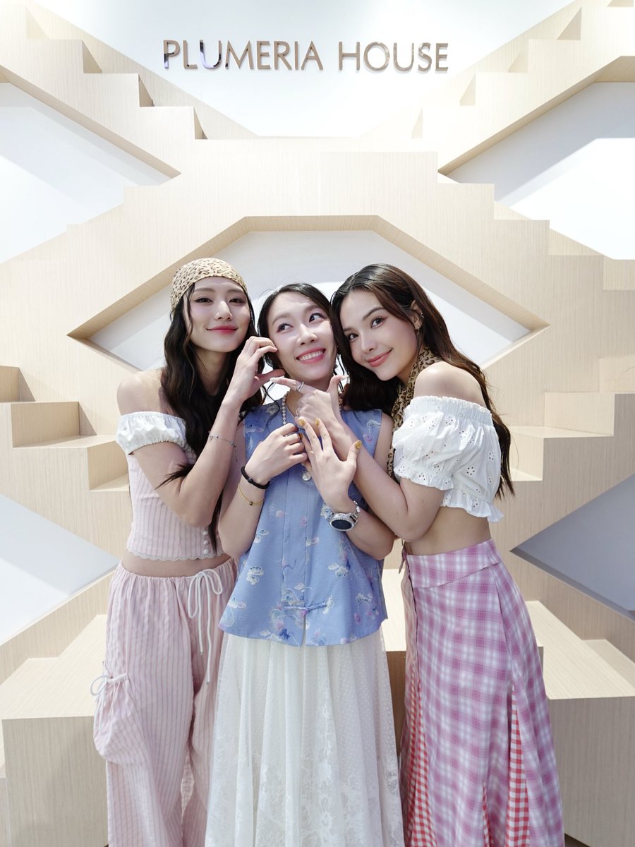 torfun10676401's tweet image. รู้สึกเหมือนเราเป็นเพื่อนกันนานเลย ร่วมงานกันมาหลายครั้งแล้ว ทุกครั้งที่มีพวกเธออยู่ก็รู้สึกสบายใจมากๆ รัก LMSY สุดๆ เลย!
#萧泰后 #中泰双语主持 #lmsy #ลูกหมีซอนญ่า #mctorfun #พิธีกรภาษาจีน #พิธีกร2ภาษา #พิธีกรทอฝันพิธีกรจีน