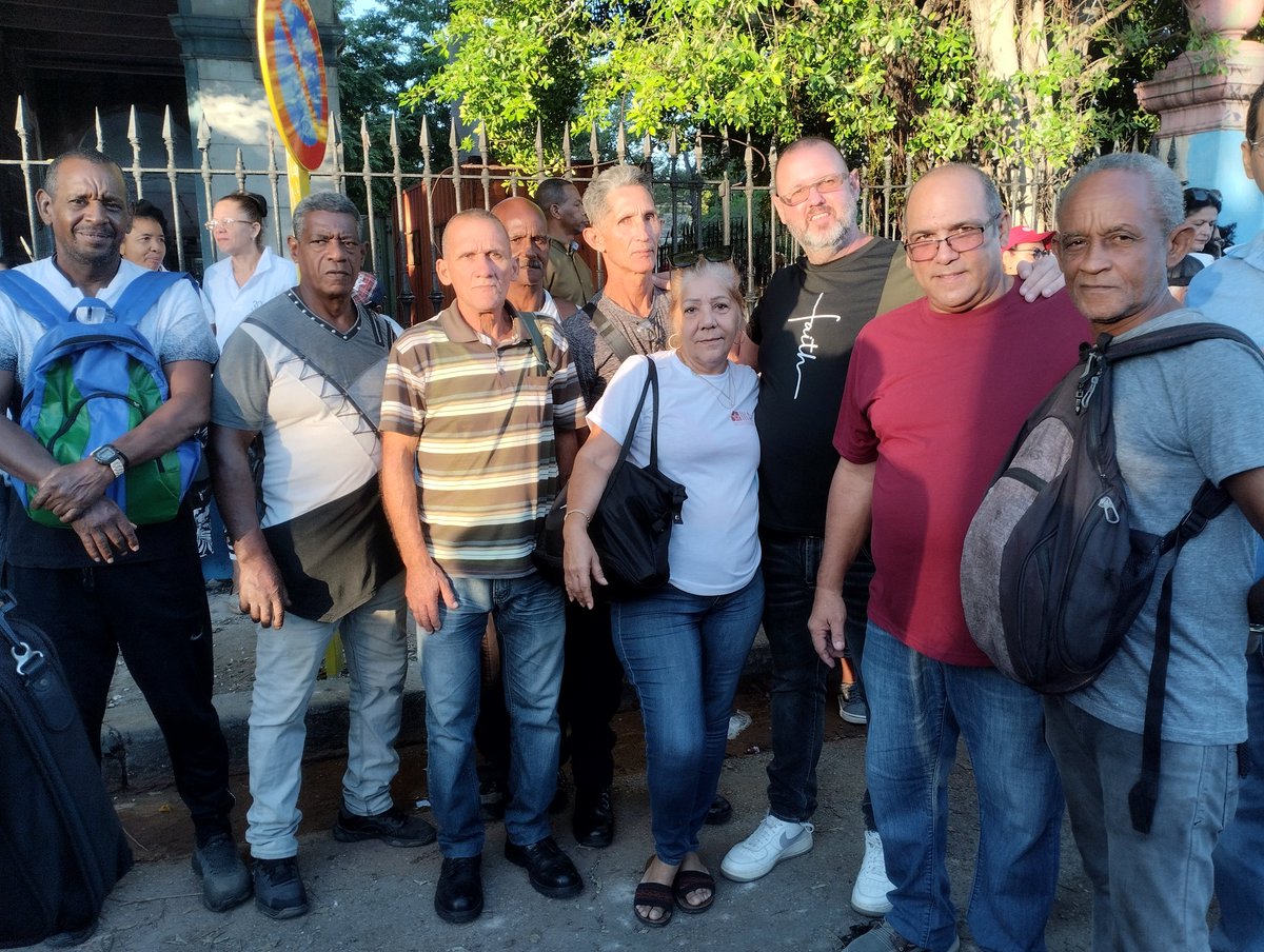 Defender a  Venezuela es un deber sagrado con Latino América. <a href="/AlbertoLopezcu/">Alberto López Díaz</a> <a href="/minalcuba/">Ministerio de la Industria Alimentaria de Cuba</a> <a href="/iiia_cuba/">Inst. Inv. para la Industria Alimenticia</a>