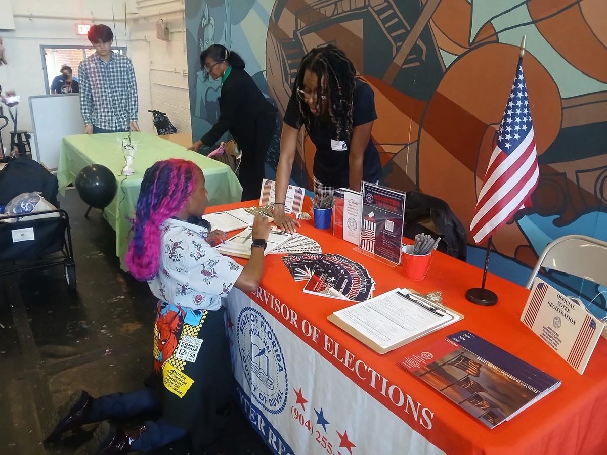 Yesterday, we had the opportunity to attend the Douglas Anderson School of the Arts College Showcase &amp; register students to vote! In Florida, you can pre-register to vote if you are at least 16. The pre-registration will become an active registration when you turn 18. #VoteDuval