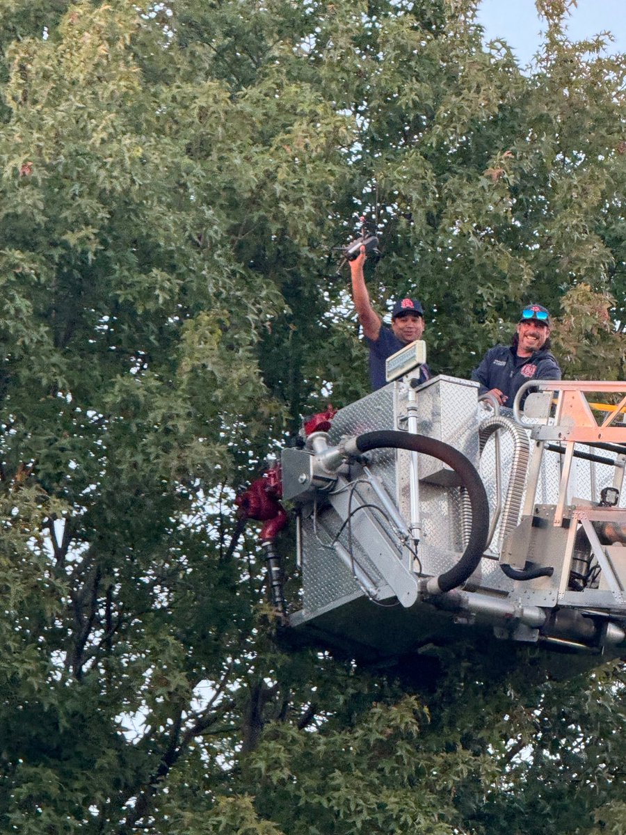 A big thank-you to the Richmond Fire Department for coming to the rescue yesterday after a student accidentally lodged a drone in a tree. Your teamwork and quick help kept training on track—and reminded us how great community partnerships can be! 💙🚒