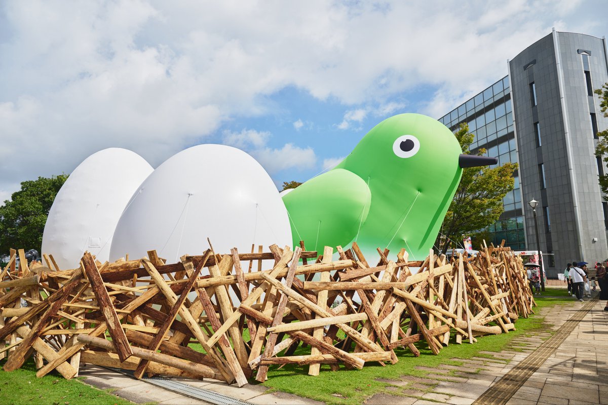 afromance's tweet image. TOSU NESTIVAL、大盛況で終了しました！

九州のハブ、鳥栖の可能性を引き出す試み。

巨大な鳥の巣を中心に、音楽、スポーツ、食や雑貨など、4日間でのべ100店舗以上！

夜の一体感も最高で、自分の地元にも欲しい…！

参加頂いた方、関係者の皆さま、本当にありがとうございました！
#tosunestival