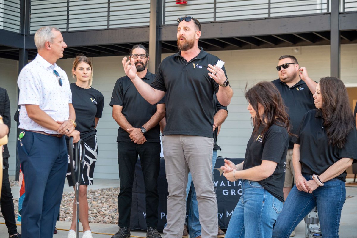 SGFChamber's tweet image. The Knoll is officially open! Developed by Valiant Group, this 30-unit community offers modern living just three blocks from Missouri State. 
Thanks to our 2025 Ribbon Cutting Sponsor, Mid-West Family Marketing!
#RibbonCutting 
#SpringfieldMO