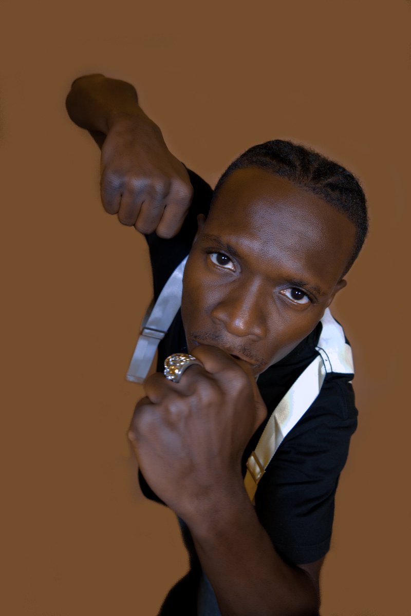 Ima lover not a fighter 

waverlymusik.lnk.to/Sekan