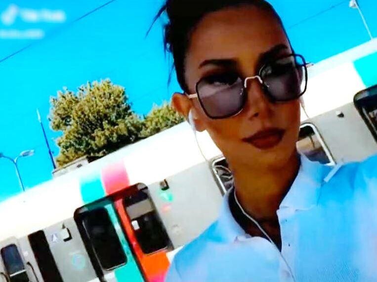 Plusieurs vidéos glaçantes ont été projetées à l'audience lors du procès de Dahbia Benkired pour le meurtre de Lola, ainsi que des photographies du corps de la jeune fille de 12 ans.

L'accusée est restée totalement impassible.

🔴 Notre DIRECT ➡️ l.leparisien.fr/FYb4