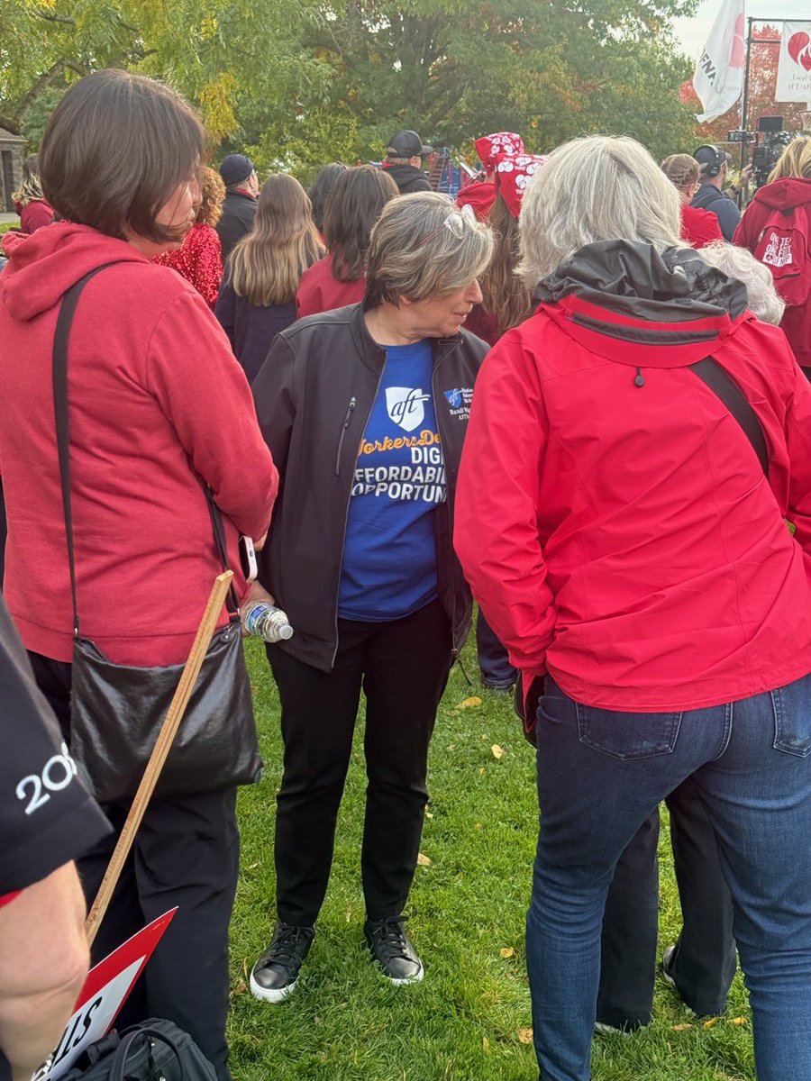 rweingarten's tweet photo. I’m proud of the 40,000+ @ofnhp members and other healthcare workers in the Alliance of Health Care Unions on strike at Kaiser. Their fight for safe staffing and respect is a fight for every patient—and for the future of healthcare. #OneVoiceOneFightOneFuture #KaiserStrike https://t.co/SYCv9YOnkH