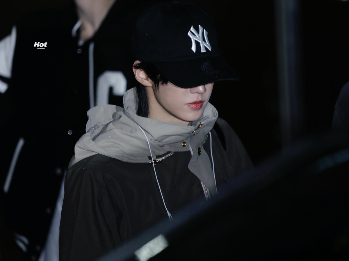 Hot_Dohoon's tweet photo. 251017 뮤뱅 퇴근

#도훈 #투어스 
#DOHOON #TWS https://t.co/jJHZGBJlJm