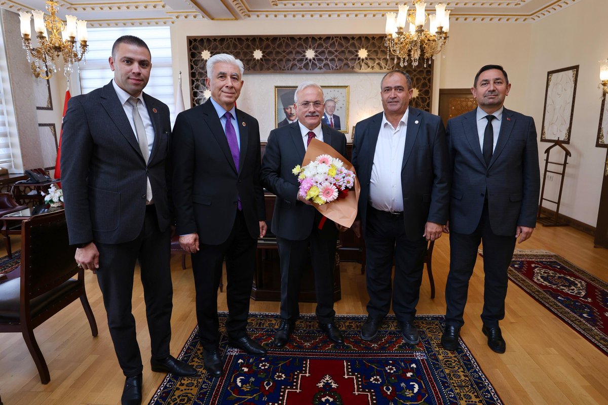 19 Ekim Muhtarlar Günü dolayısıyla Köy Muhtarları Derneği Başkanı Sn. Emin KOÇAK, Aksaray Muhtarlar Derneği Başkanı Sn. Fikret DAĞ ve Aksaray Girişimci Muhtarlar Derneği Başkanı Sn. Emre AĞAÇDELEN ile birlikte Aksaray Valimiz Sn. Mehmet Ali KUMBUZOĞLU’nu ziyaret ettik.