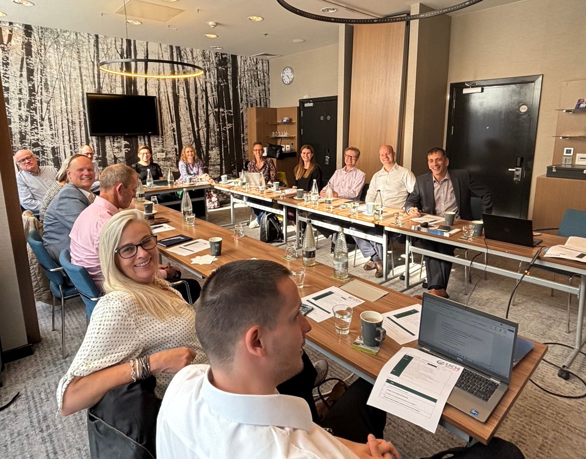 TextileServices's tweet image. Two sectors, one table: laundries &amp;amp; hotels come together at Hospitality Roundtable - TSA’s annual event continues fostering collaboration between the laundry &amp;amp; hotel sectors

Read more here: tsa-uk.org/two-sectors-on… 

#textileservices #laundry #hospitality #healthcare #workwear