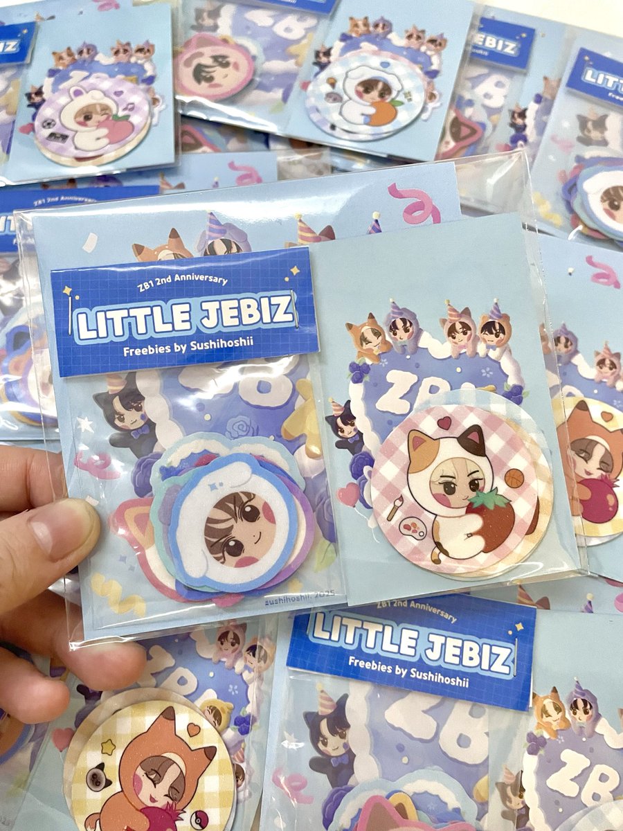 Giveaway for 
🌹💙 #ZB1HEREandNOWinBKK 

✨ little jebiz set
✨ cake sticker
✨ 4 round sticker
✨ mini print

📆 18 oct 
⏰ tba (before sound check)
📍impact challenger

Only 50 pcs
Rt &amp; 🩷 this post to claim 

#2025_ZEROBASEONE_WORLDTOUR_HEREANDNOW_IN_BANGKOK #ZEROBASEONEINBKK