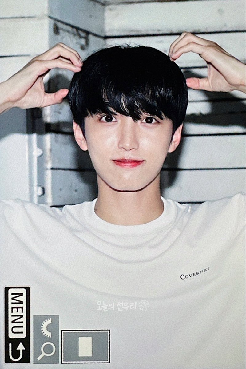 251017 퇴근 𝙿𝚛𝚎🌸   

하트를 종류별로 말아주시니 황송하긴 한데,, 살빠진 것만 보여서 속상하고,,, 또 예뿌고,,, 내맘은대체몰까,,🥺

<a href="/yyyein_n/">선율 (선예인)</a> #SUNYOUL #선율 #내마음_블룸블룸