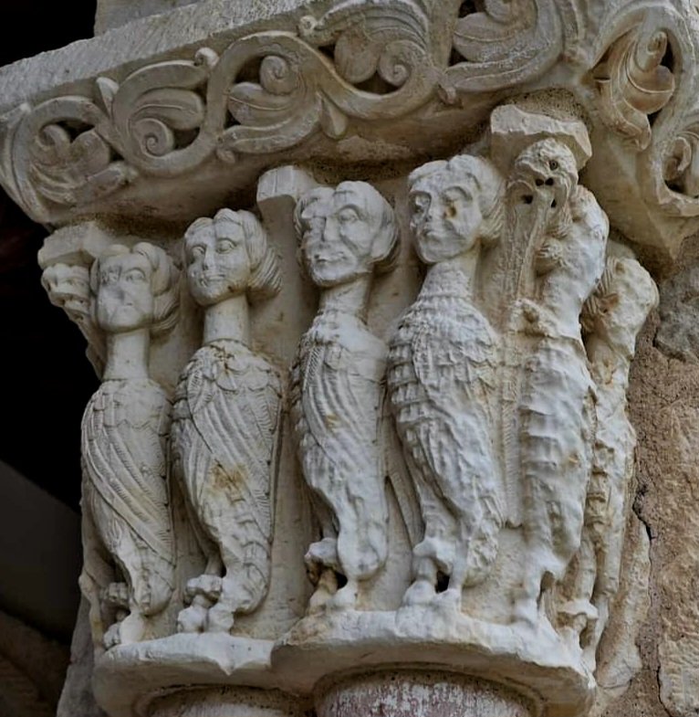 ¡¡🚨🚨 Atentos hilo 🚨🚨!!
ARPÍAS ⤵️⤵️⤵️
En el románico fueron representadas con cuerpo de ave, cabeza de hombre o mujer, pezuñas de cabra y cola de serpiente o dragón. A veces se les añade un capirote o gorro frigio. Son seres maléficos, representan el mal.