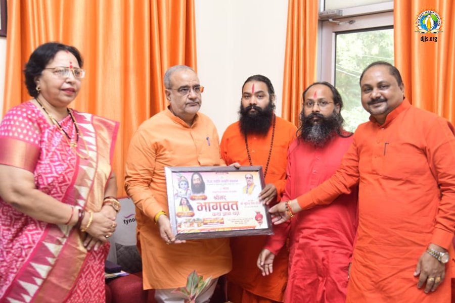 djjsworld's tweet image. दिव्य गुरु श्री आशुतोष महाराज जी के शिष्य एवं दिव्य ज्योति जाग्रति संस्थान, गोरखपुर शाखा के समन्वयक, स्वामी अर्जुनानंद जी ने श्रीमान भूपेंद्र सिंह चौधरी जी [अध्यक्ष, भाजपा, उत्तर प्रदेश] से भेंट वार्ता की एवं संस्थान द्वारा बलरामपुर में आयोजित श्रीमद् भागवत कथा के लिए भी आमंत्रित…