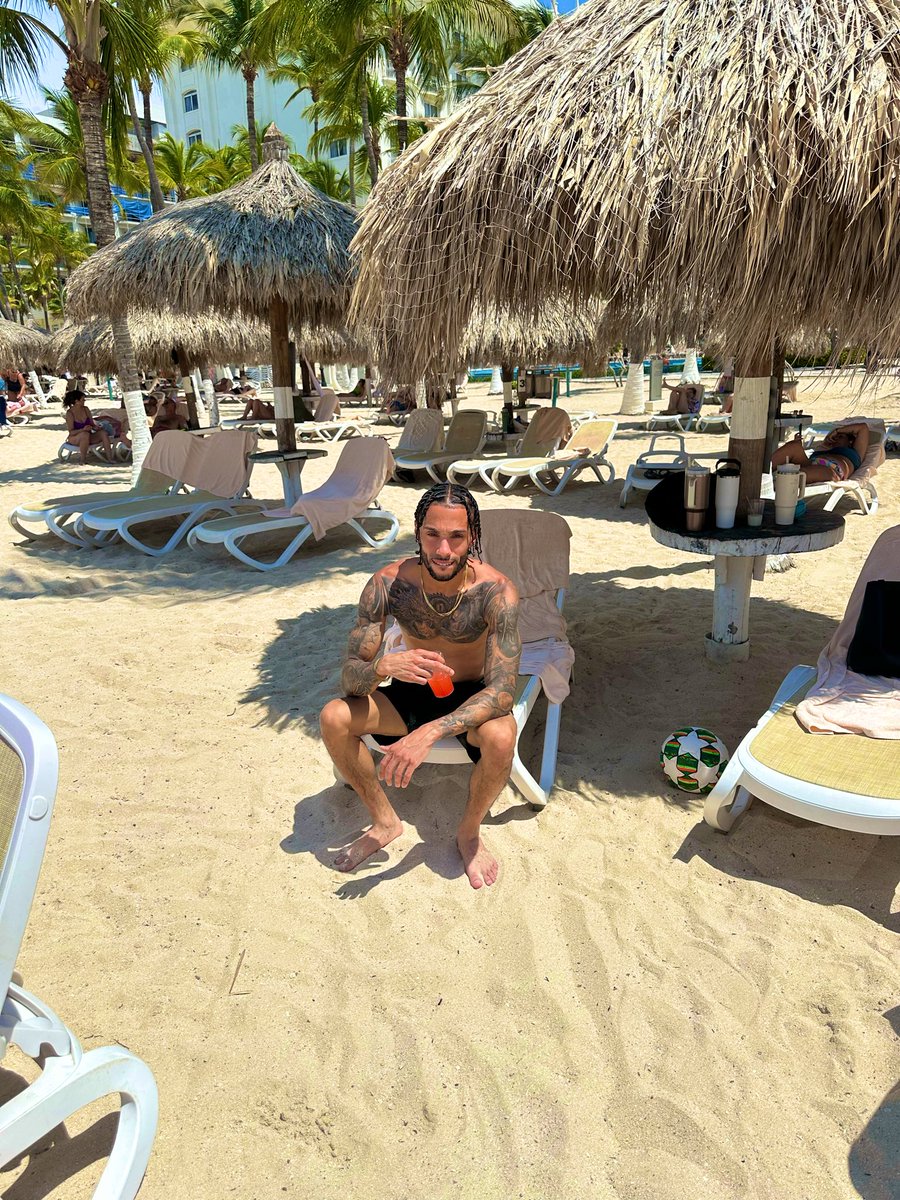darktyme88's tweet photo. 🌴 https://t.co/iEm0NSENkz