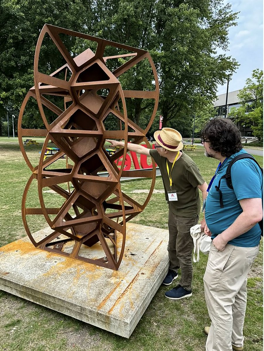 Can math be art?  At the Bridges conference, the answer is yes! nytimes.com/2025/10/10/sci…