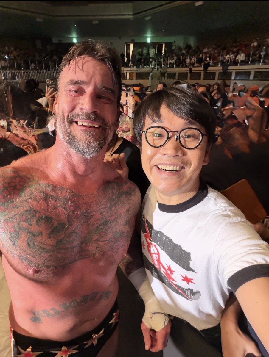 chonmage_kimu's tweet image. ホント感激なんですけど感動感動
まさかまさかまさかの憧れの人
CMパンクと写真撮れました嬉しすぎる
嬉しい嬉しい嬉しい
あーーーーーーーほんと嬉しい!!!
WWE最高でした!あー心満タン!!!
#WWETokyo
#WWESuperShowJapan