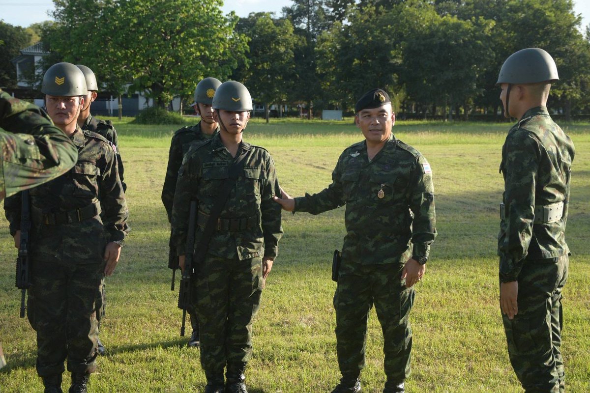 artillery623's tweet photo. ✨🇹🇭 “ เสธ.พล.ร.6  ตรวจเยี่ยมหน่วยฝึกทหารใหม่ เตรียมการรับน้องคนเล็กสู่รั้วกองทัพบก “💂‍♂️
หน่วยฝึกทหารใหม่ ป.6 พัน.23 ให้การต้อนรับ พ.อ. ธานินทร์ ดมหอม เสธ.พล.ร.6 ในโอกาสเดินทางตรวจเยี่ยมหน่วยฝึกทหารใหม่ 
#น้องคนเล็ก #BootCamp68 #ฝึกครูทหารใหม่
#กองพันทหารปืนใหญ่ที่23 https://t.co/AkePDYIWMi