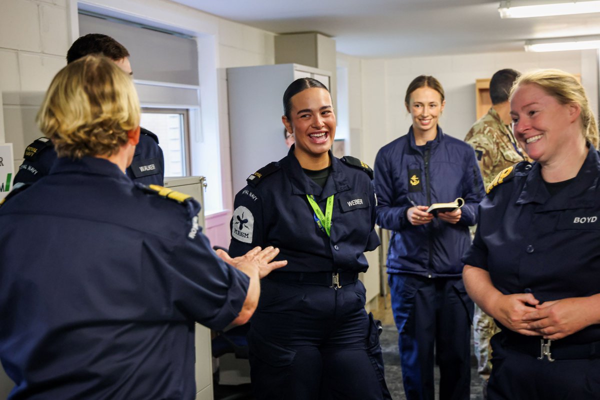 RoyalNavy's tweet photo. Submariners got a glimpse of the future.

A full-scale show room revealed what’s to come from the £166M Single Living Accommodation project at HMNB Clyde, with the first opening in 2026 for SMQ students. @RNinScotland

🔗https://t.co/Vr1ZTswKu7 https://t.co/5Wvd46FbHk