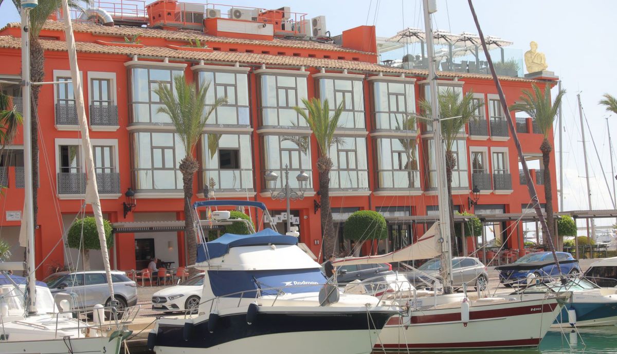 El hotel de Messi en Cádiz cambia de manos: esta gran cadena asume la gestión en quince días
ow.ly/y8cn30sQvIU