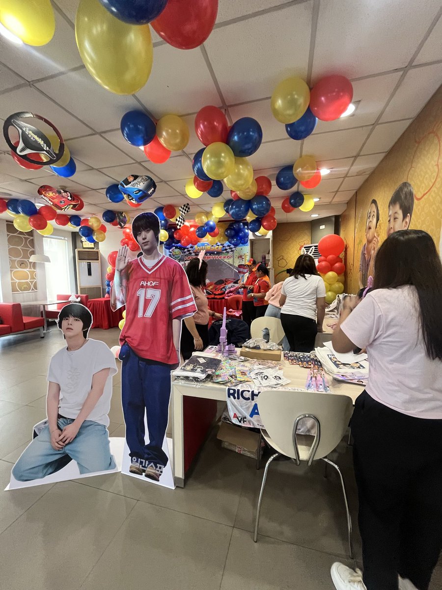 4sahissi_'s tweet photo. 10.17.25 BEE MY CHIHEN 🐰🩷

everything was soo fun, especially meeting new aungdans and moots! thank you so much for today po @RichtitasofAHOF !! 

(highlight: jollibee danced to rendezvous😭) https://t.co/cpRwi3jeem