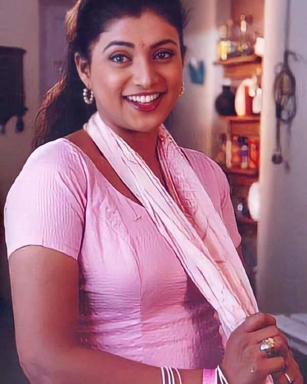 Roja Selvamani Biography TV Shows, Husband, Age, Net Worth, Daughter iiQ8