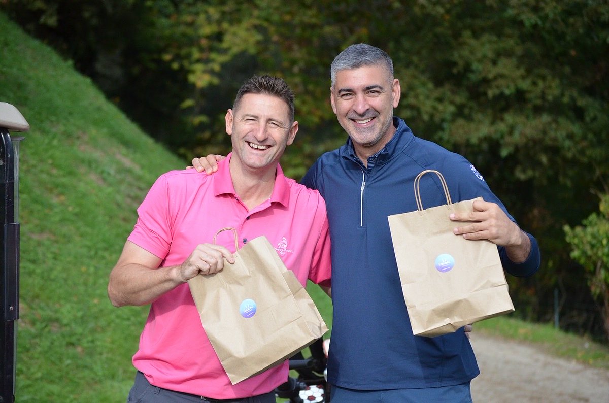 Fundacion_DS's tweet image. Entre swing y swing… un momento delicioso para recargar energía ⛽️

En el II Torneo de Golf Fundación Denis Suárez, disfrutamos de un Snack Time espectacular gracias a Tabalú 🍲 (tabalu.com/es/)

#fundaciondenissuarez #golfsolidario #snacktimefun #altacocinadeportiva