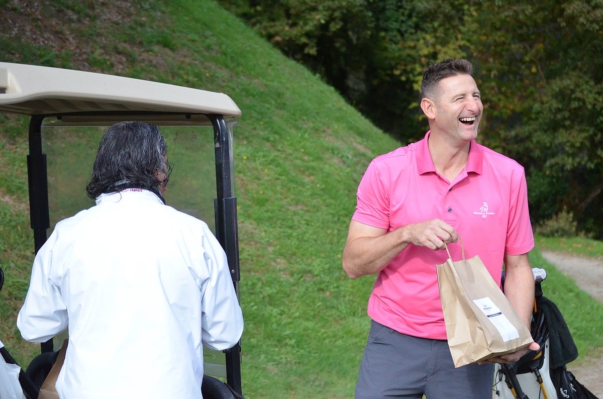 Fundacion_DS's tweet image. Entre swing y swing… un momento delicioso para recargar energía ⛽️

En el II Torneo de Golf Fundación Denis Suárez, disfrutamos de un Snack Time espectacular gracias a Tabalú 🍲 (tabalu.com/es/)

#fundaciondenissuarez #golfsolidario #snacktimefun #altacocinadeportiva