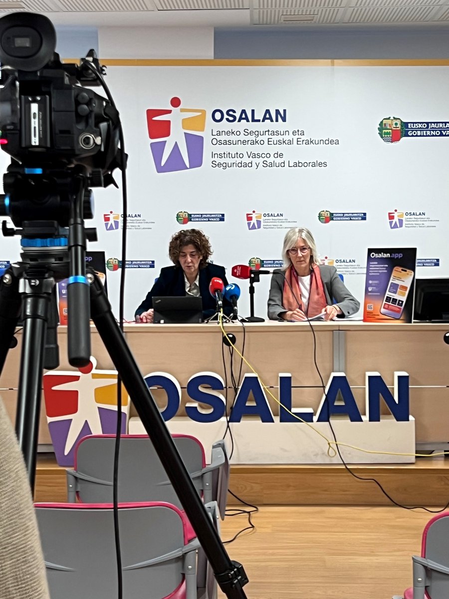 osalanEJGV's tweet image. 📌 Osalanek web aplikazio berri bat aurkeztu du gaur goizean, urriaren 17an, prentsaurrekoan.
💡 Aplikazio horrek Laneko Segurtasuna eta Osasuna herritar guztiei hurbilduko dizkie.

#Osalanejgv #PRL #SSL #LAP
📲 osalan.euskadi.eus/osalanapp-eu/