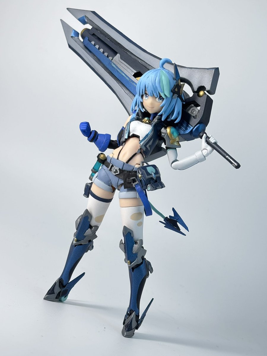 新作完成しました！
「星の翼」よりノーラを立体化しました。
ベースはメガミデバイスのバスタードールガンナーを使用。本体の造形はもちろん、断空剣もスクラッチで作成しています。
リプ欄に画像を追加していくので見てもらえたら嬉しいです
#星の翼 
#メガミデバイス