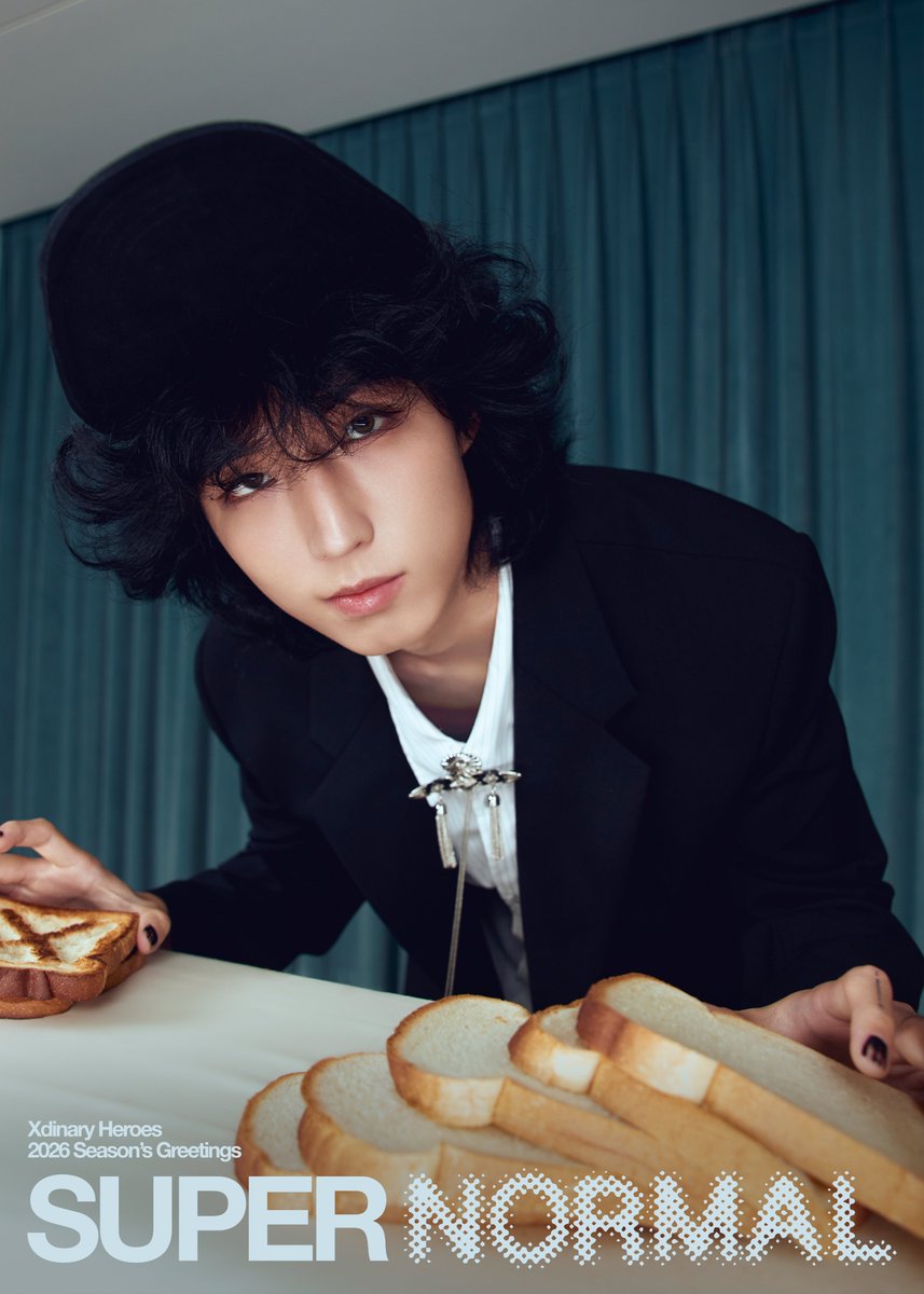 Xdinary Heroes(엑스디너리 히어로즈) 2026 Season’s Greetings [SUPER NORMAL]
  
 #JunHan #준한
  
 ⬛PRE-ORDER
 25.10.23 THU 14:00 - 11.02 SUN 23:59 (KST)
  
 #XdinaryHeroes #엑스디너리히어로즈
 #XdinaryHeroes_SUPER_NORMAL
 #2026SEASONSGREETINGS