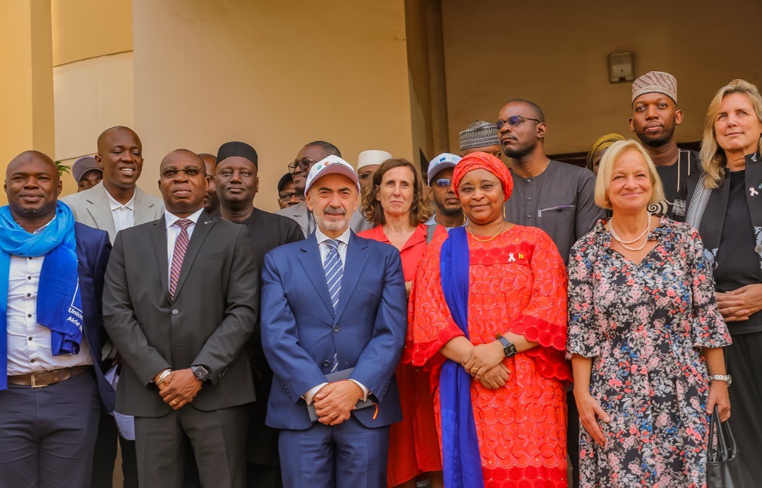 omsmali's tweet photo. 🇪🇸🤝🇲🇱 Grâce à l’#AECID  et à l'appui de l'#OMS, le Mali renforce l'accès aux soins pour les plus vulnérables avec des solutions solaires et numériques Le projet #SanDi modernise les centres de santé ruraux, autonomise les équipes locales et rapproche les soins des communautés. https://t.co/lt2ojDE54K