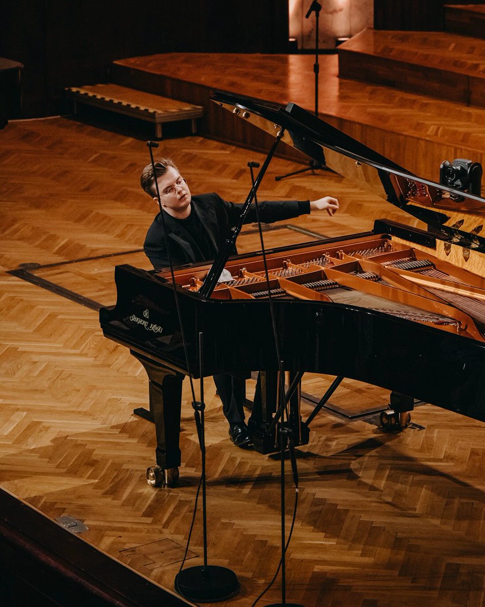 🎹🇵🇱 The finalists of #Chopin2025 are announced!
Among them — Poland’s Piotr Alexewicz 👏
Finals: 18–20 Oct at the Warsaw Philharmonic, 6 p.m. CEST.
Performing Polonaise-Fantasy, Op.61 &amp; Chopin’s concertos. #ChopinCompetition #TeamPoland #PolandKazakhstan
