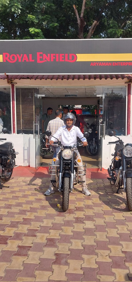 इंतजार खत्म घर की शान आ चुकी है...अब मेहनत की गूंज सड़कों पर गूंजेगी!😎

यही थी वो गड़गड़ाहट दोस्तों जिसकी आहट तक में जज्बा था, वैसे बहुत से मेरे मित्र सरप्राइज पोस्ट से समझ भी गए थे!"

चलो ये भी बताते चलूं फुल कम्प्लीट ऑनरोड CSD से 194 की पड़ी है!"