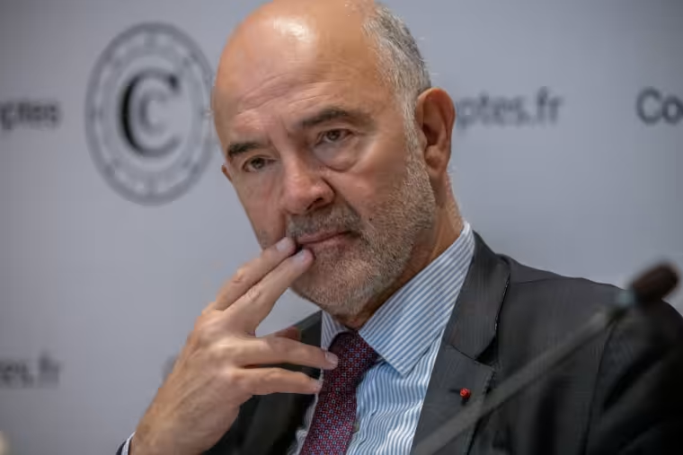 Boursorama's tweet photo. Budget 2026 : "Il va falloir que chacun se maîtrise" pour que le Parlement puisse voter un budget, prévient Pierre Moscovici https://t.co/kfjvlP3Qre https://t.co/1mToJesyr8