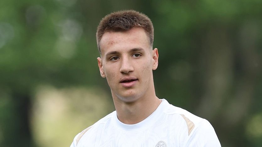 "A 16 anni convocammo Camarda per l'U18 per un'amichevole contro la prima squadra. Era marcato da Tomori e segnò subito. Maldini chiese di spegnere le telecamere di Milan Channel: Camarda non era ancora sotto contratto e non voleva che club stranieri lo notassero"

Angelo Carbone