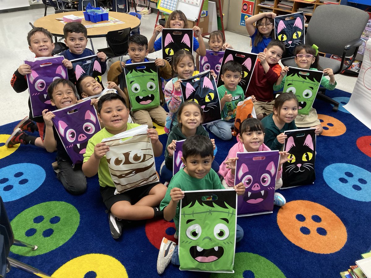 A huge Mustang THANK YOU to <a href="/StMarysU/">St. Mary's University</a> for making goodie bags for our 1st graders &amp; designing awesome new volleyball shirts for our team! 🏐💛 Your kindness and creativity truly shine!
