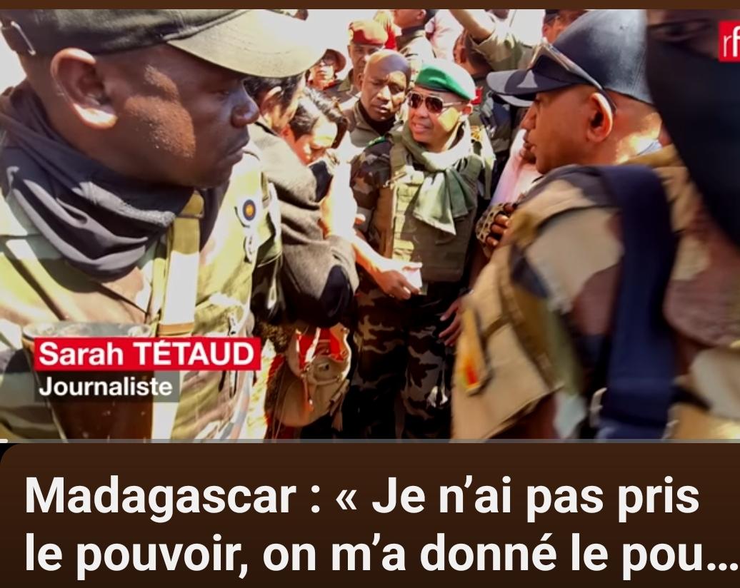 joetke's tweet photo. #Madagascar des bouffons🤡? 2 semaines plus tôt, personne ne s'intéressait à ce colonel Randrianirina sorti du chapeau d'un sikidy Tandroy! 👉🤡 Récup d'une crise, sans vision que de rester 2 ans OU PLUS! Un peuple si peu regardant mérite son destin de maudits! Penser est inutile https://t.co/PZZl3ojAQS