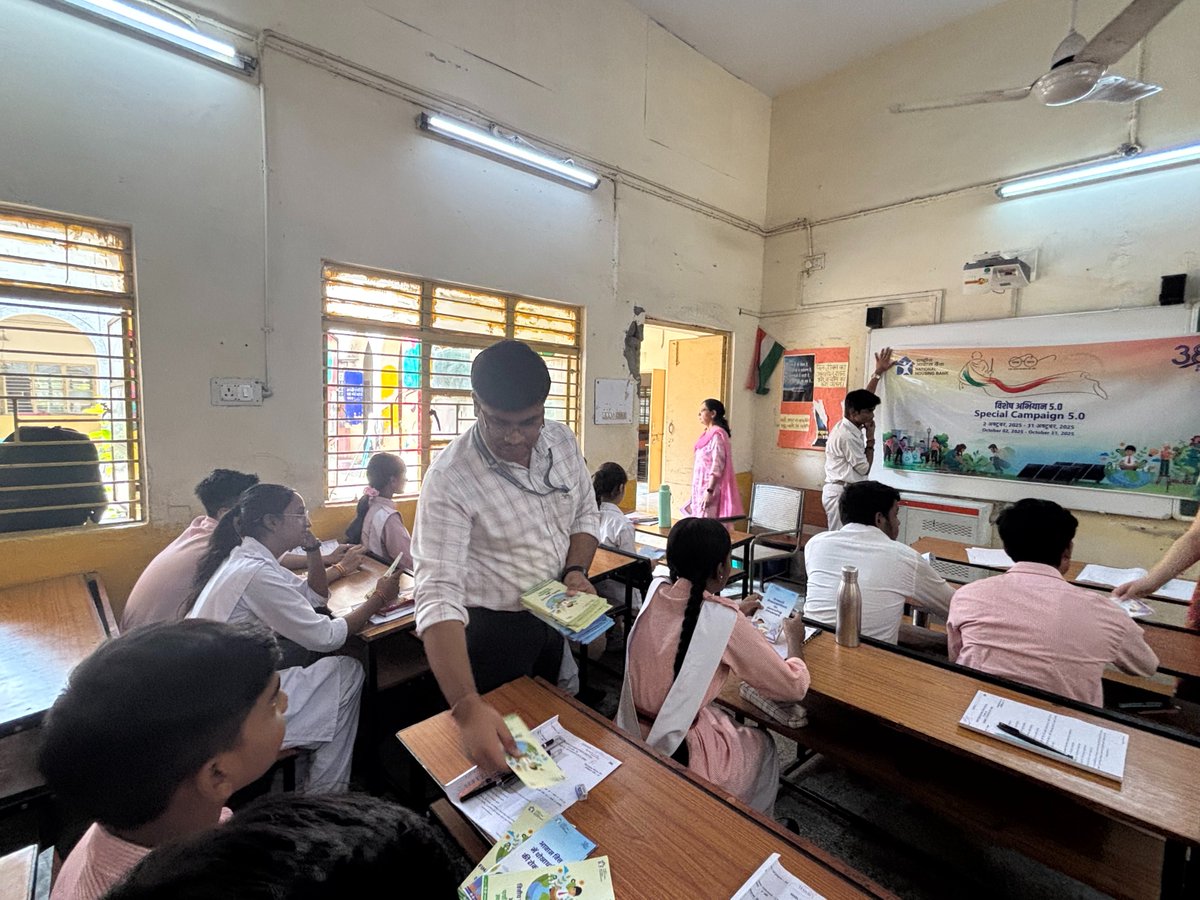 Under Special Campaign 5.0, NHB Head Office, Delhi distributed pamphlets to students of Atal Adarsh Vidyalaya, Lodhi Road to boost Financial Literacy and Environment Sustainability in housing. #SpecialCampaign5_0 <a href="/DFS_India/">DFS</a>