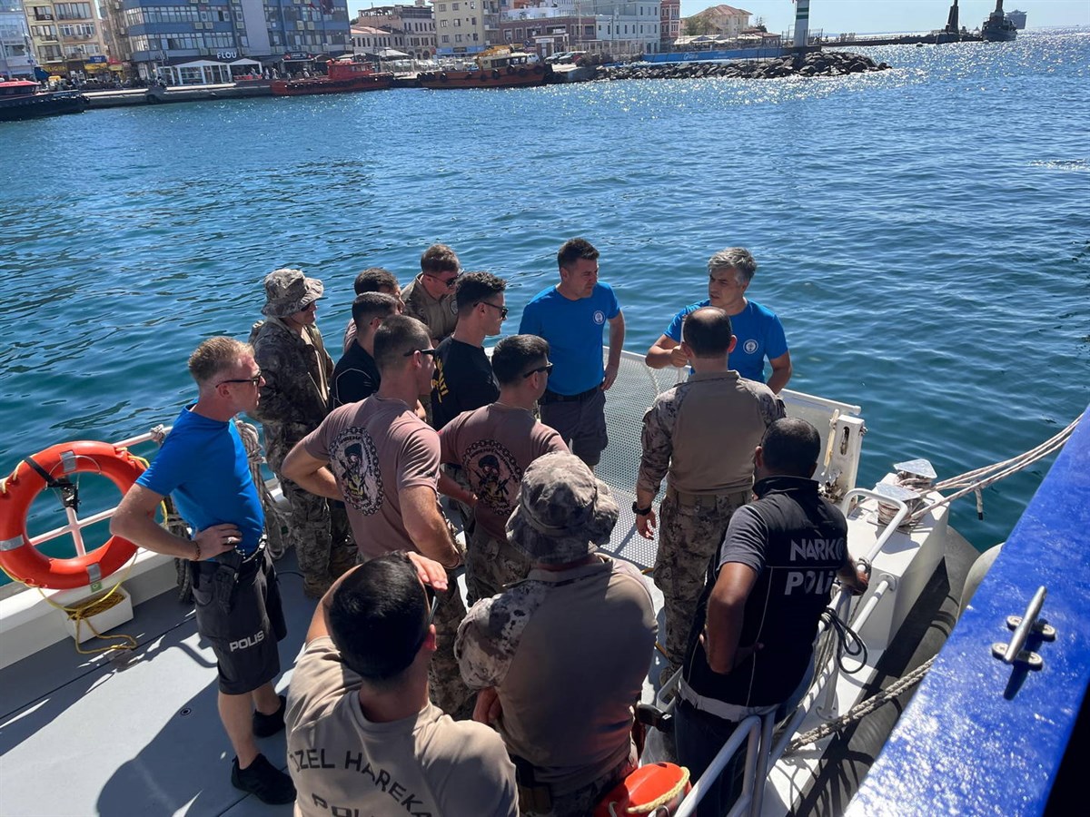 DenizPem's tweet photo. Koruma  Daire Başkanlığı tarafından planlanan Çanakkale Deniz Polisi Eğitim  Merkezi Müdürlüğümüz tarafından düzenlenen 2025/4. Dönem Kontrol Bot  (ARES) Eğitimi 22 Eylül - 3 Ekim 2025 tarihleri arasında  gerçekleştirilmiştir. https://t.co/CENKq2kDsH