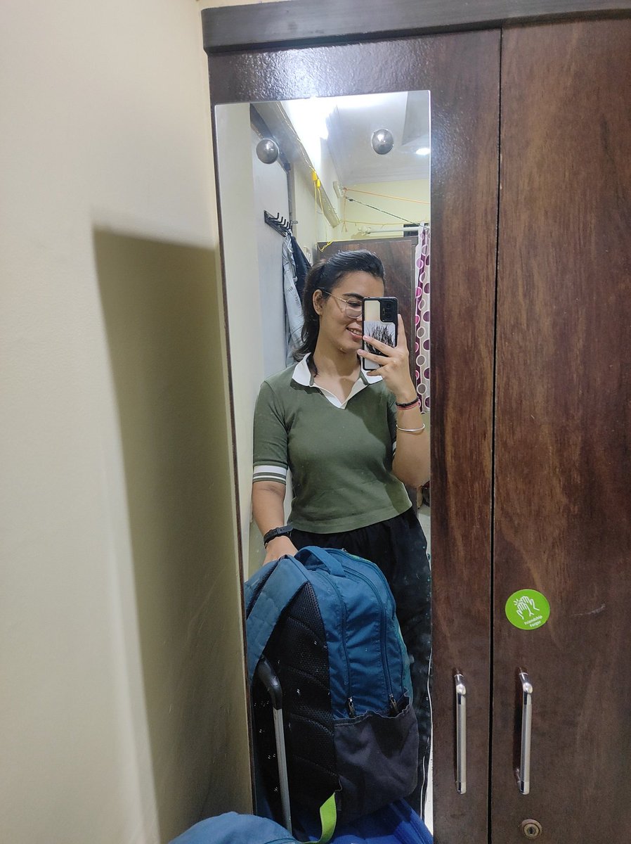 anushka_1702's tweet photo. First time train travel - face ready, luggage ready, excitement high 🌻 https://t.co/yv5TbF8qa3