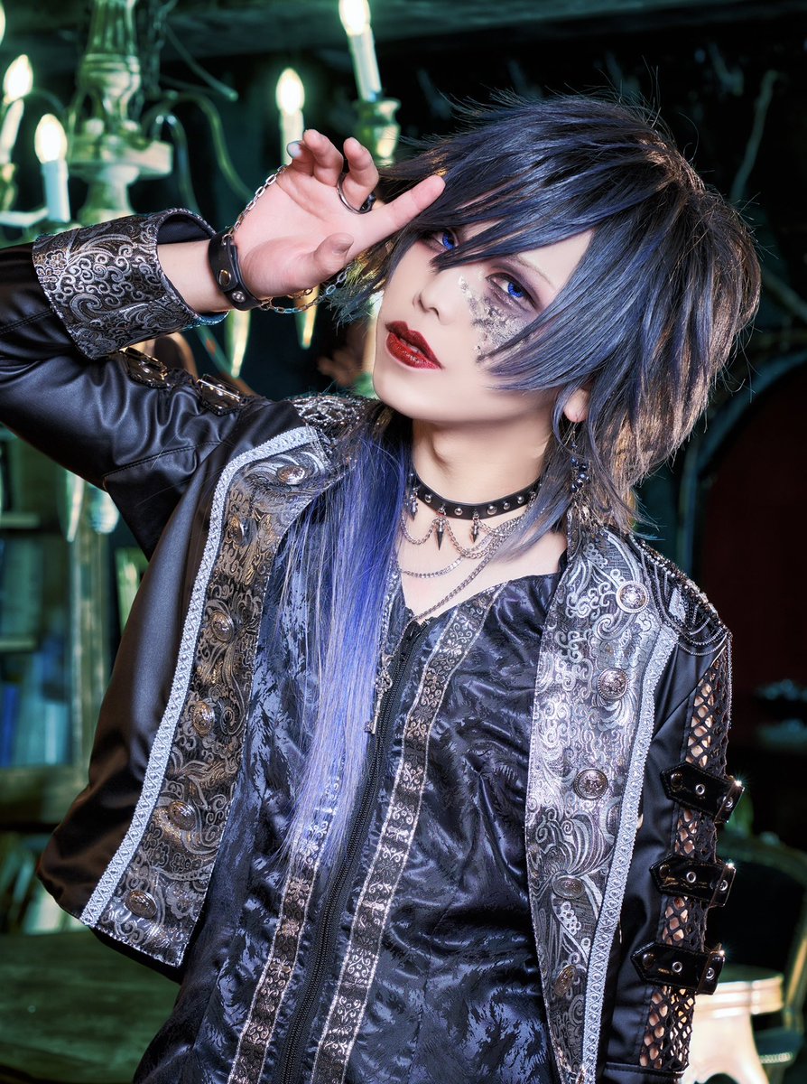 NaNa_official_7's tweet photo. 【10月23日最終単独公演SpGt構成について】

前半SpGt 六、後半SpGt rikuという構成になります。どちらも立ち位置は上手です。

またSpGt物販内容は六さん、rikuさんへ直接お問い合わせください。

🆕

【公演名】
https://t.co/vC2h5hUIz3活動終了最終単独公演
「告別式」

【公演日】
2025年10月23日(木)

【会場】
新宿Club Science

【開場】
17:30
【開演】
18:00

【チケット】
【Aチケット完売】AチケットNo.1~20手売りチケット¥5,000(1D別)
※Aチケットは2ショット撮影付き
※物販にてNo.シャッフル販売、一度の会計で2枚まで購入可能
BチケットNo.21~100 LivePocket ¥3,500(1D別)
Cチケット（当日券）¥4,000(1D別）

【発売日】
Aチケット　9月中ライブイベント物販にてゲリラ販売※完売
Bチケット　9/23(火)11:00~
【購入URL】
https://t.co/zuKrKsW9js…

【入場順】
Aチケット→Bチケット→Cチケット

【出演】
https://t.co/vC2h5hUIz3

【SpGt】
 riku 
六

※また当日は服装規定にご協力ください。告別式に相応しい服装でお越しください。（洋装、和装問いません）
