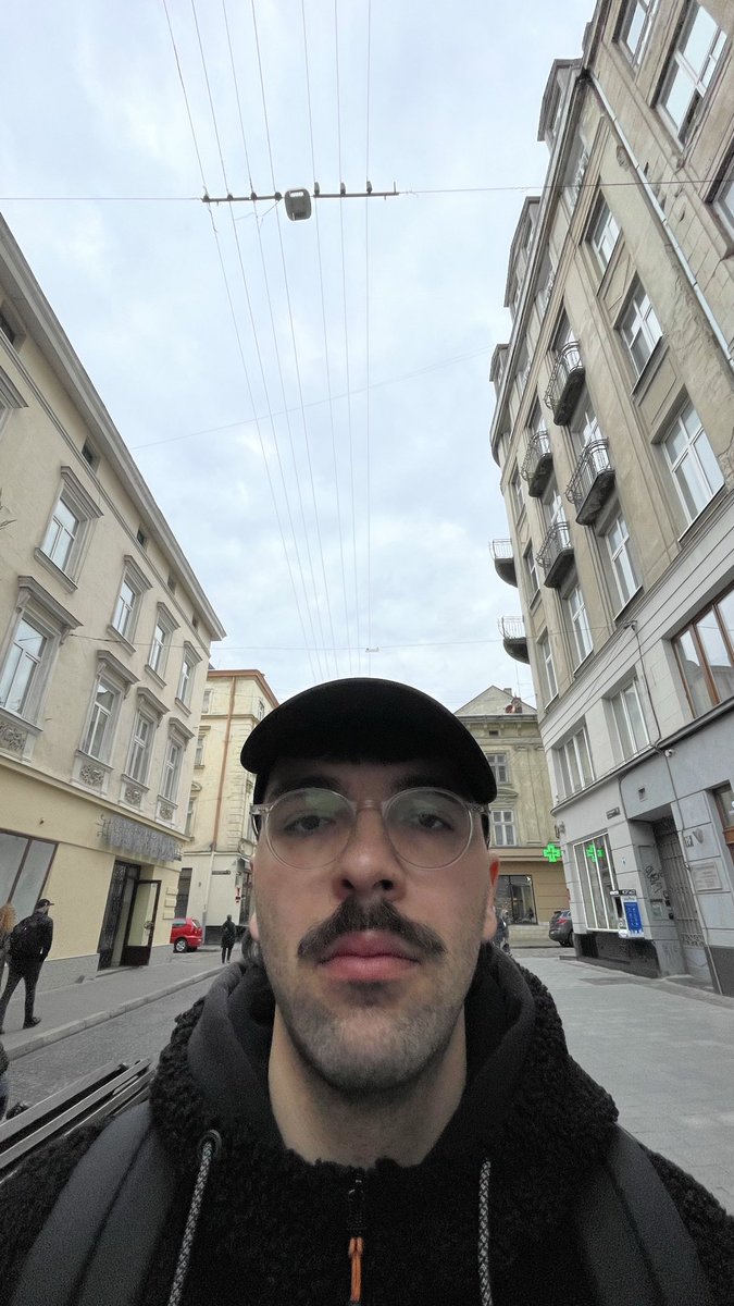 привіт знаєш цього чувака? йому сьогодні 30 і його ніхто не привітав

привітай негайно: send.monobank.ua/jar/3jzWMfgSmF