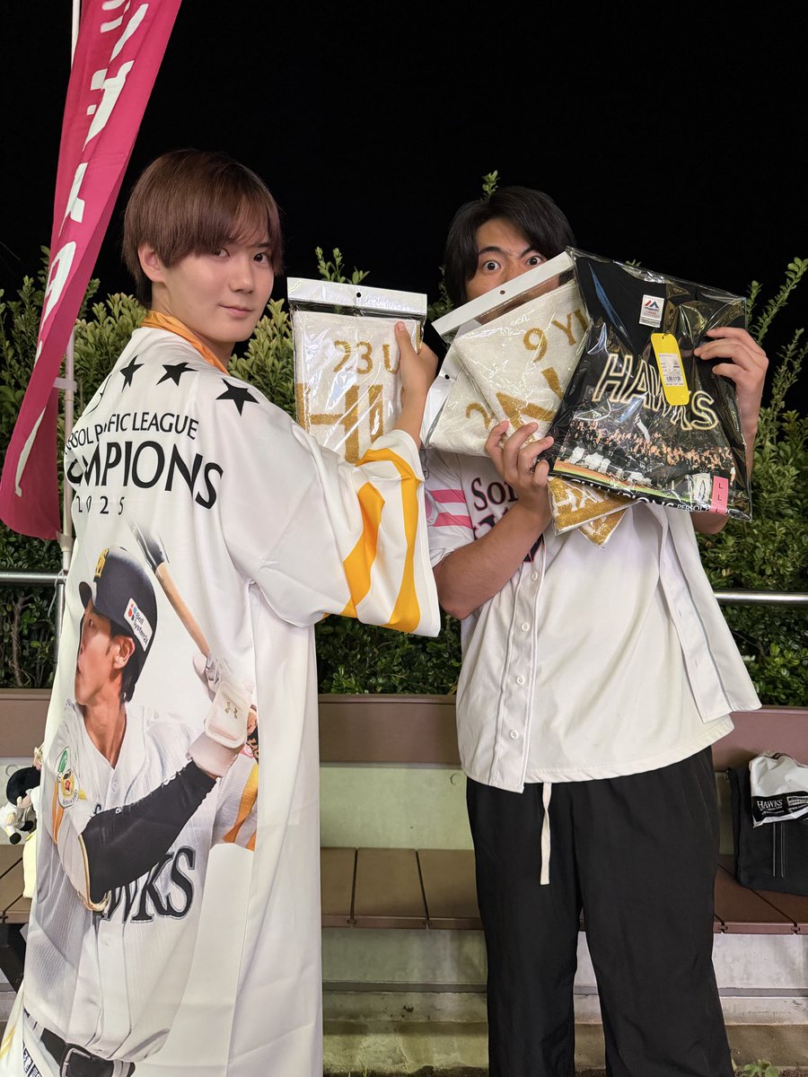 📣【緊急タレンザTVプレゼント企画】📣

① 柳田選手記念タオル
② 周東選手記念タオル
③ 栗原選手記念タオル
④ 柳田選手記念はっぴ
⑤リーグ優勝記念Tシャツ
合計5アイテ ムを抽選でプレゼント🔥

▼応募方法
①フォロー
<a href="/talenza_kokubo/">小久保直紀</a> 
<a href="/ryusei_2oo5/">尾崎龍星</a> 
②リポスト（RT）
③いいね