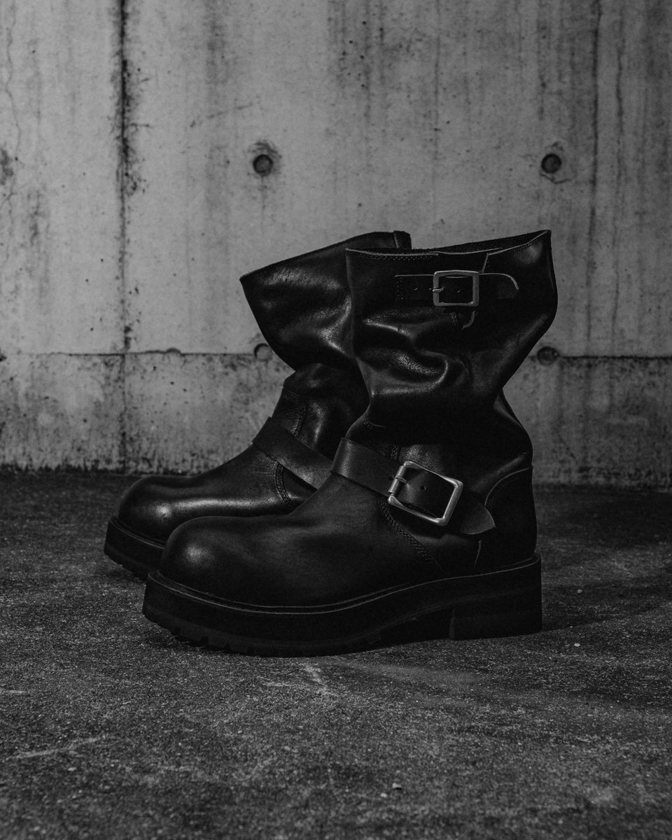 FILTH ハンドメイドで加工を施し、オリジナルバックルを使用したブーツ