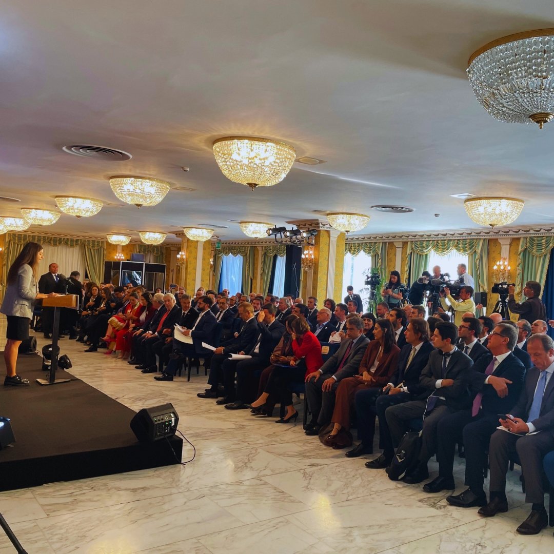 🇮🇹🤝🇨🇱 Alla Italy–Chile Business Conference con il Presidente <a href="/GabrielBoric/">Gabriel Boric Font</a> il Cile si conferma come partner affidabile:
cresce l’interscambio, si rafforza la fiducia, si moltiplicano le opportunità di collaborazione

#ItaliaChile #diplomaziadellacrescita
#Export