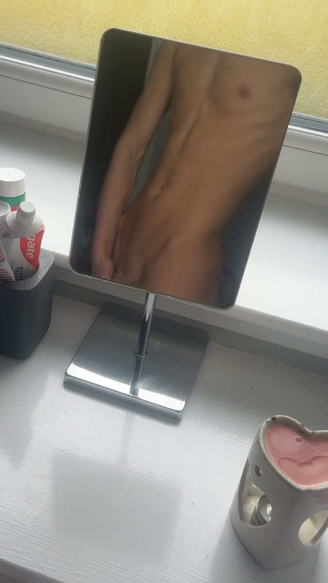 iconbibi's tweet photo. No mirror is safe https://t.co/2yuKSIZS3g
